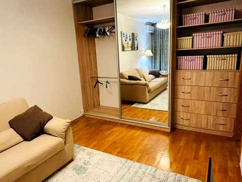 квартира за адресою Анни Ахматової вул., 14-Б