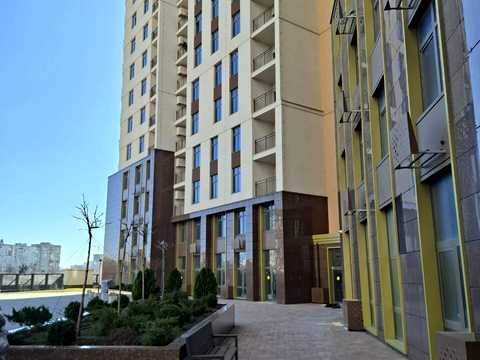 комерційна за адресою Краснова вул., 1-Б