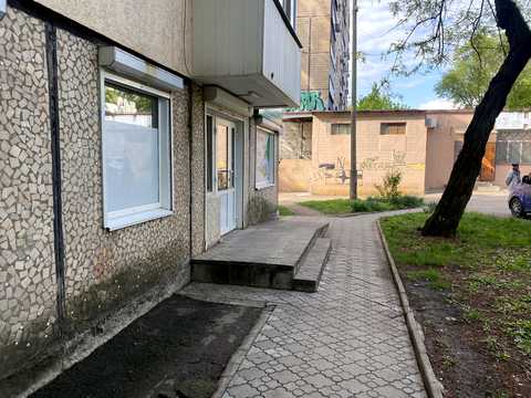 комерційна за адресою 200-річчя Кривого Рогу просп., 12