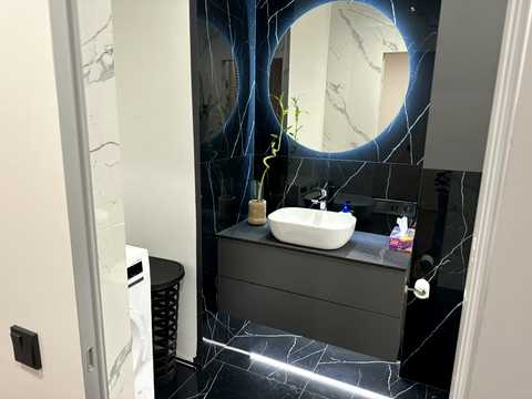 квартира за адресою Дніпровська набережна вул., 18-Б
