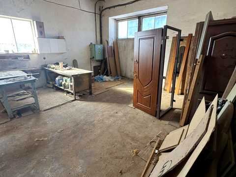 комерційна за адресою смт. Великі Бірки, Шкільна вул., 1