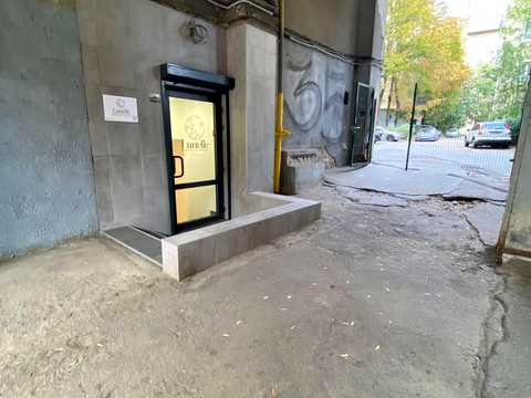 коммерческая по адресу Манизера ул. (Красина), 1