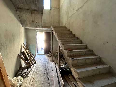 коммерческая по адресу В. Івасюка, 3