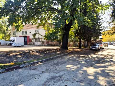 комерційна за адресою Металургів вул., 15