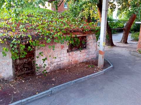 комерційна за адресою Новоселівська вул., 4А