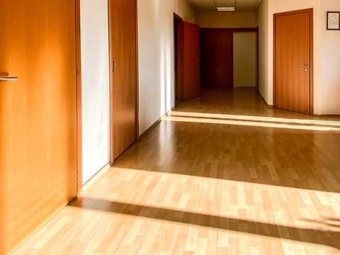 комерційна за адресою Королеви Єлизавети ІІ вул. (Глинки), 1