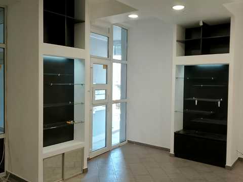 комерційна за адресою Незалежності вул., 32 а