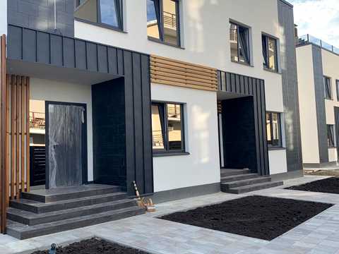 будинок за адресою с. Петропавлівська Борщагівка, Центральна вул.