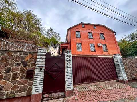 будинок за адресою Кучмин Яр пров. (Краснодонський)
