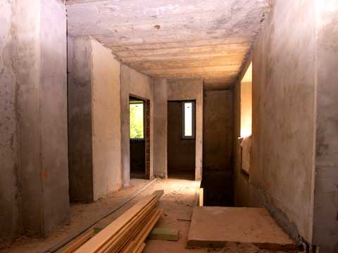 комерційна за адресою Устияновича вул., 1