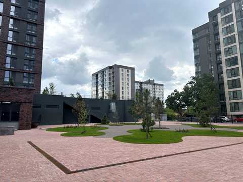 комерційна за адресою Набережна Перемоги вул., 128