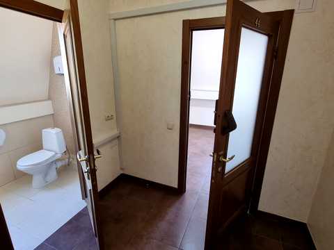 комерційна за адресою Володимирська вул., 63
