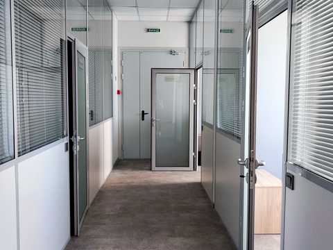 комерційна за адресою Польова вул., 24д