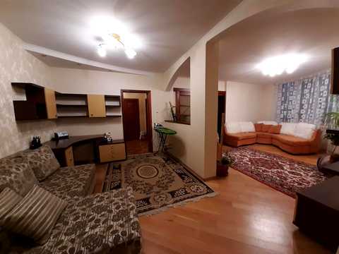 квартира за адресою Дніпровська набережна вул., 19