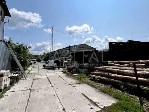 комерційна за адресою Центральна, 1