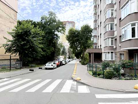 квартира за адресою Рея Бредбері вул., 6