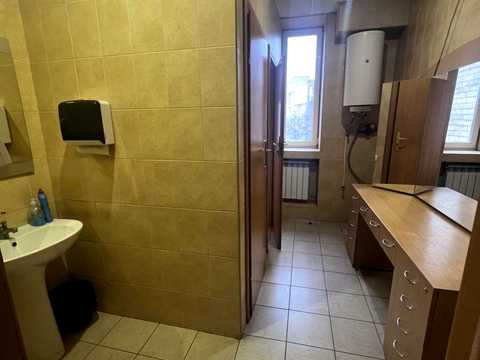 комерційна за адресою Миколи Міхновського бульв. (Дружби народів), 38