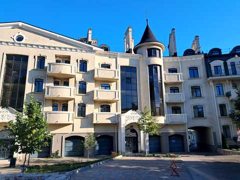 квартира за адресою Паризька вул., 16