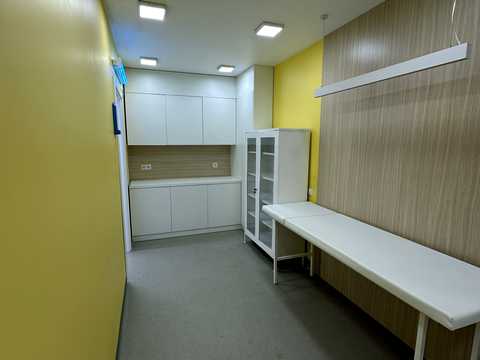 комерційна за адресою 11-та Лінія вул., 4