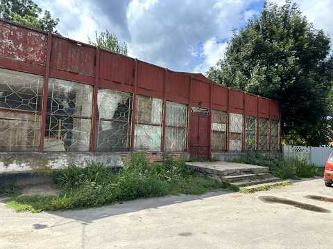 комерційна за адресою Центральна, 19а