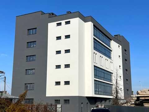 комерційна за адресою Максимовича вул., 15