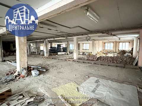 комерційна за адресою Чернівці, Руська вул., 242