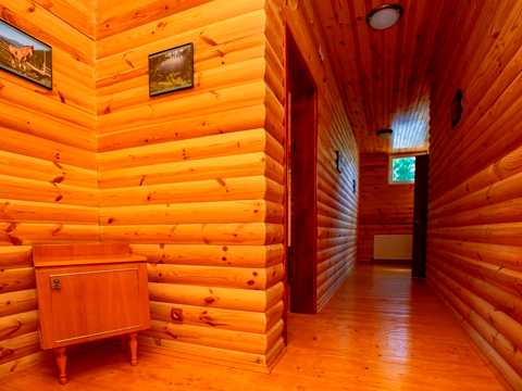 комерційна за адресою Устияновича вул., 1