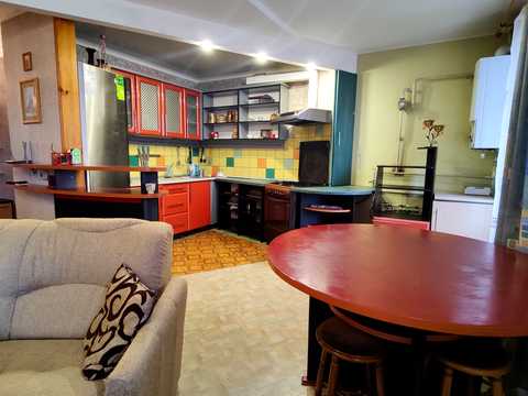 квартира за адресою Миру пл., 1