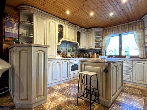 будинок за адресою с. Зарічани, Броварська, 2