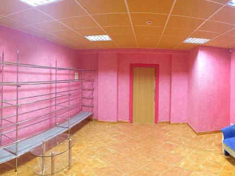 комерційна за адресою Валова вул., 2