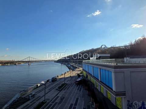 комерційна за адресою Поштова пл., 3