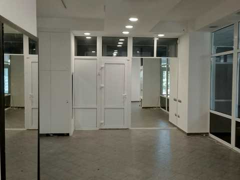 комерційна за адресою Незалежності вул., 32 а