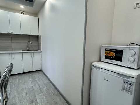 комерційна за адресою Саксаганського вул., 88