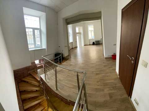 комерційна за адресою Гайдамацька вул., 6