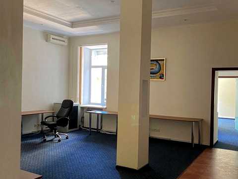 комерційна за адресою Богдана Хмельницького вул., 42/32