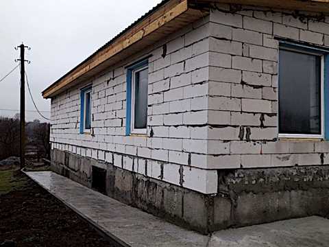 дом по адресу центральна