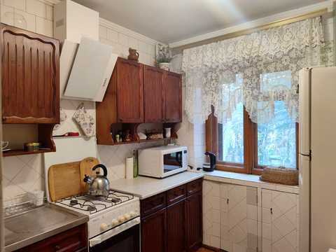 квартира за адресою Михайла Комарова вул., 10/3