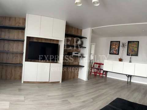 квартира за адресою П'ятницька вул., 49