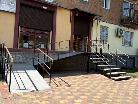 комерційна за адресою Грушевського, 160