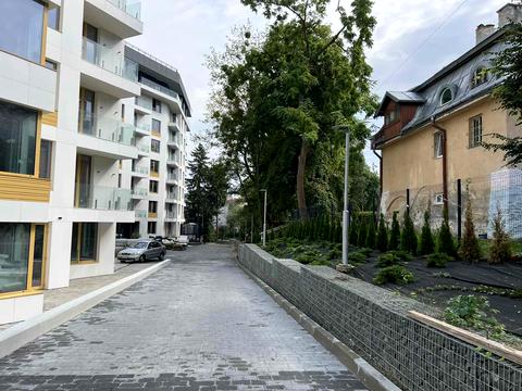 комерційна за адресою Петра Карманського вул. (), 5