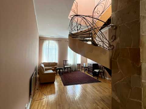 квартира за адресою Шота Руставелі вул., 4