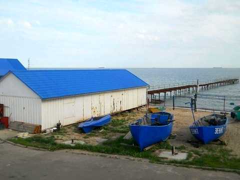 комерційна за адресою Центральна, 6