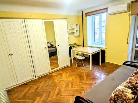 квартира за адресою Межигірська вул., 24