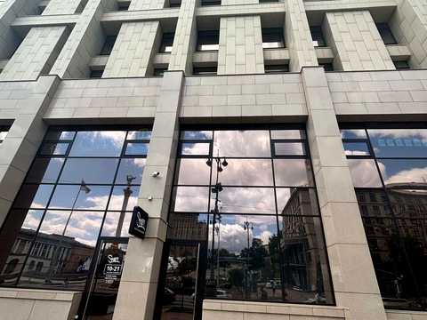 комерційна за адресою майдан Незалежності пл., 2