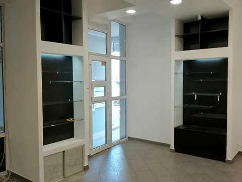 комерційна за адресою Незалежності вул., 32 а