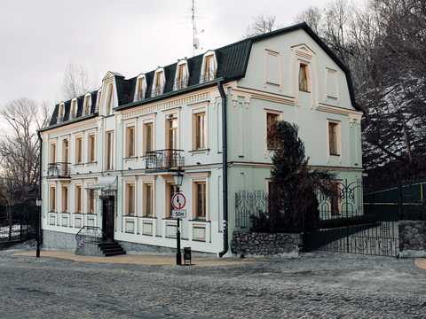 комерційна за адресою Андріївський узвіз, 7-А