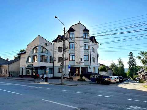 комерційна за адресою Запорізька вул., 1