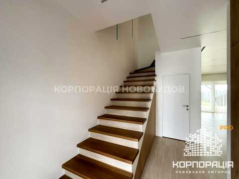будинок за адресою с. Сторожниця, Волошкова, 10А