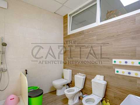 комерційна за адресою Метрологічна вул., 56