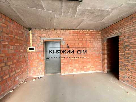 комерційна за адресою Дніпровська набережна вул., 17В